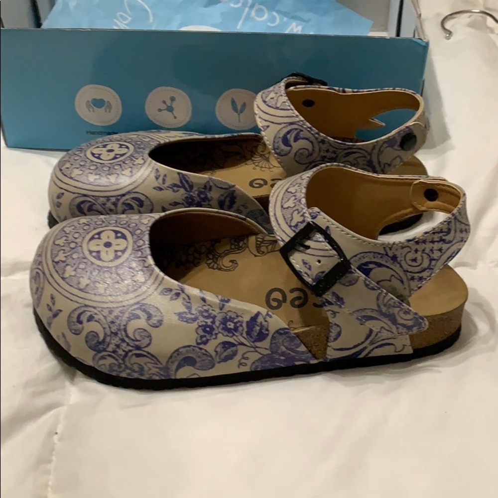 Cute shoes . Fit like Birkenstock’s .